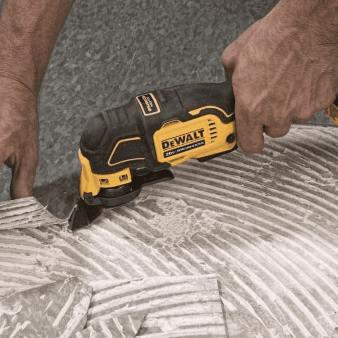 Herramienta Oscilante DEWALT ATOMIC DCS354B 20V – Versatilidad Compacta y Precisión en Cada Corte