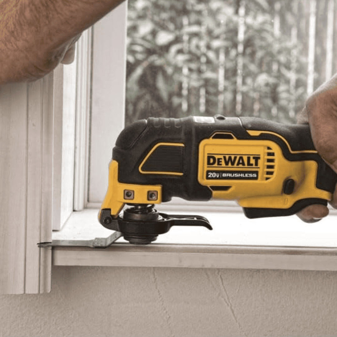 Herramienta Oscilante DEWALT ATOMIC DCS354B 20V – Versatilidad Compacta y Precisión en Cada Corte