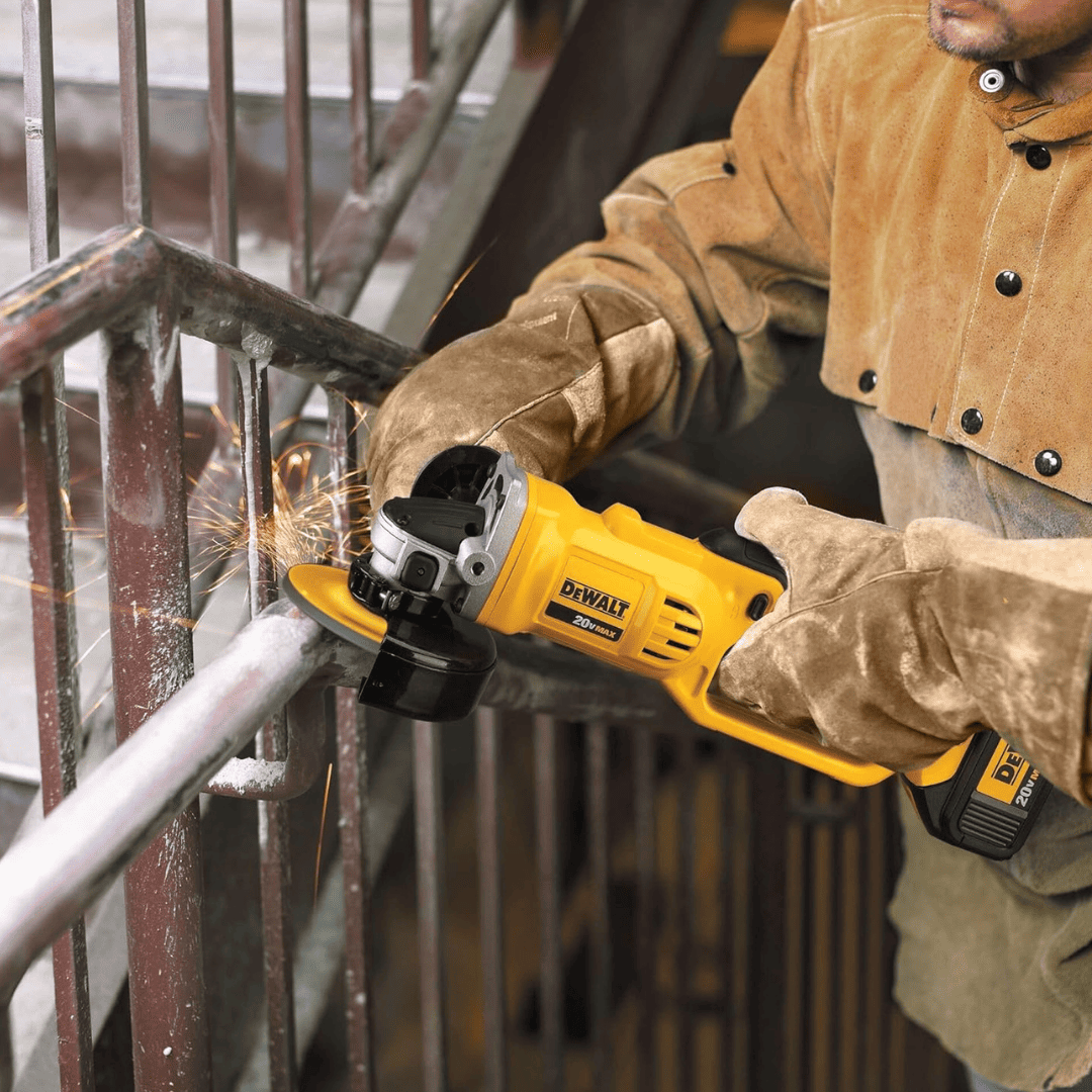 Esmeril Angular 4-1/2” 20V XR DEWALT DCG412B – Seguridad y Potencia Inalámbrica para Corte y Desbaste