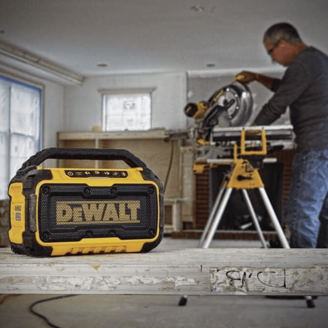 Parlante Altavoz Dewalt DCR010 12V/20V MAX – Sonido Potente con Conexión Inalámbrica