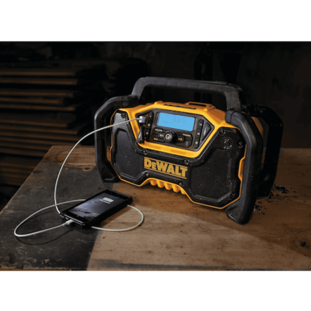 Radio Portátil Dewalt DCR028B 12V/20V MAX – Sonido Premium y Resistencia para el Sitio de Trabajo