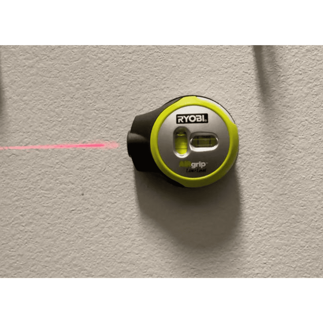 Nivel Láser Compacto Ryobi ELL1002 Air Grip – Precisión en Azulejos, Estantes y Más sin Usar Clavos