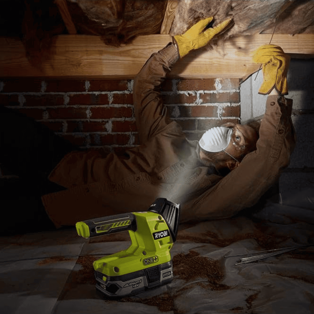 Linterna Inalámbrica Ryobi P705 18V ONE+,LED de 130 Lúmenes para Trabajo y Emergencias