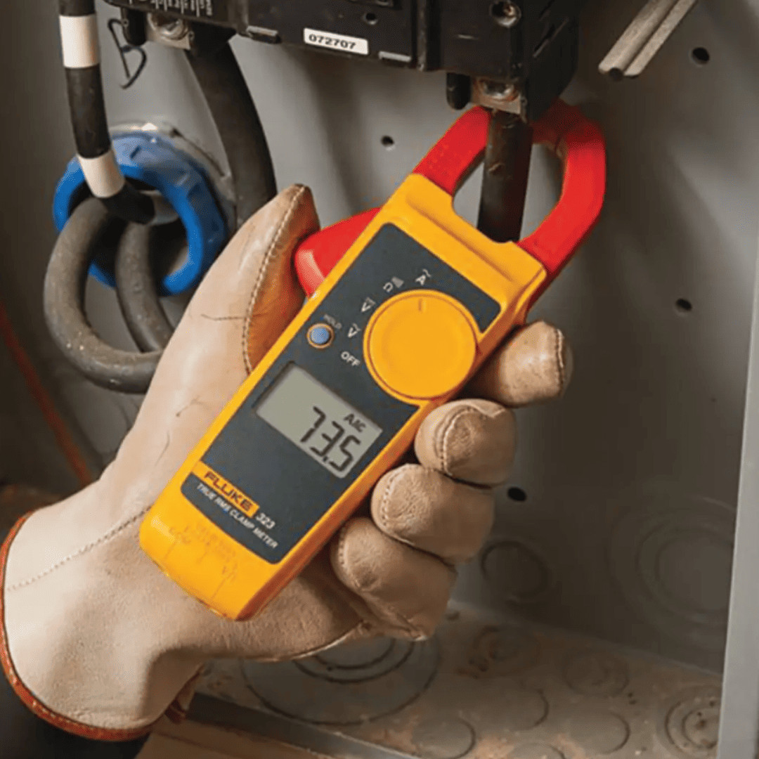 Pinza Amperimétrica Fluke 323 – Precisión RMS en Corriente CA hasta 400 A