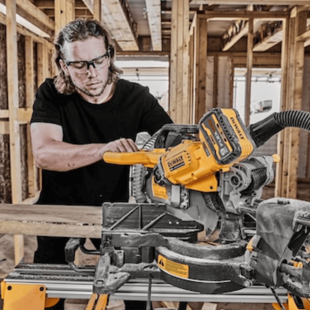 SIERRA INGLETEADORA DE 12’’ Y 60V DCS781B - COD:100721