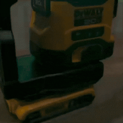 Nivel Láser 3x360° DEWALT DCLE34031B 20V – Haz Verde Total y Precisión Profesional en Todo el Entorno