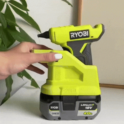 Pistola de Silicona Compacta Ryobi P306 18V – Inalámbrica, Precisa y Portátil para Reparaciones y Manualidades