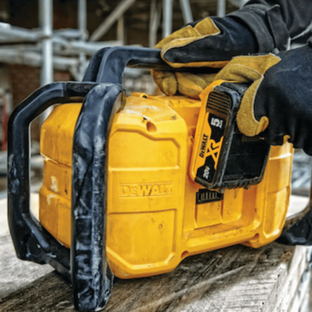 Radio Portátil Dewalt DCR028B 12V/20V MAX – Sonido Premium y Resistencia para el Sitio de Trabajo