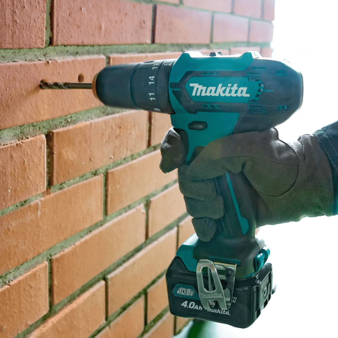 MAKITA 12V COMBO DE TALADRO Y ATORNILLADOR DT03 + CARGADOR