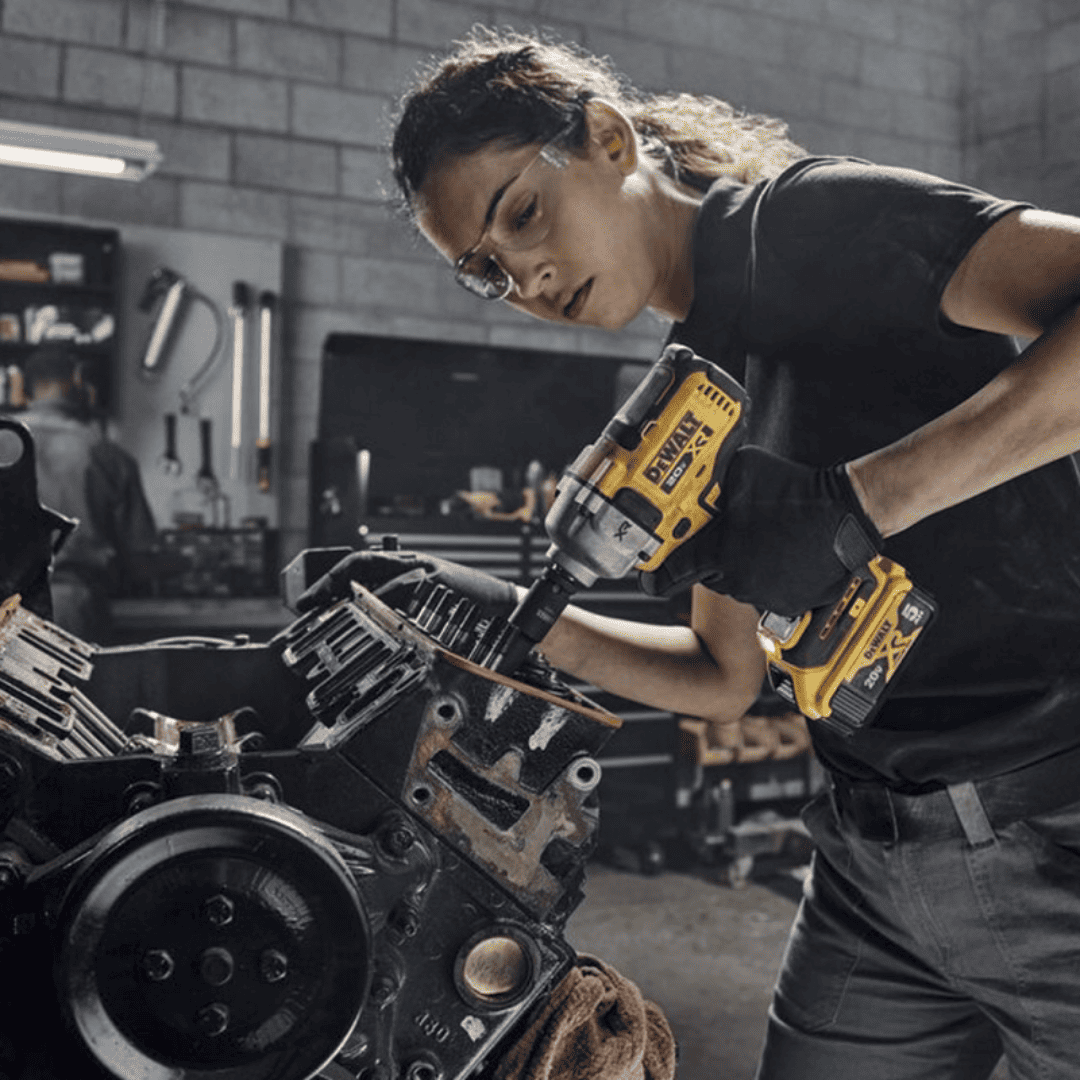 Llave de Impacto 1/2" 20V Brushless 812Nm Baretool Dewalt DCF891B – Potencia, Precisión y Control Total