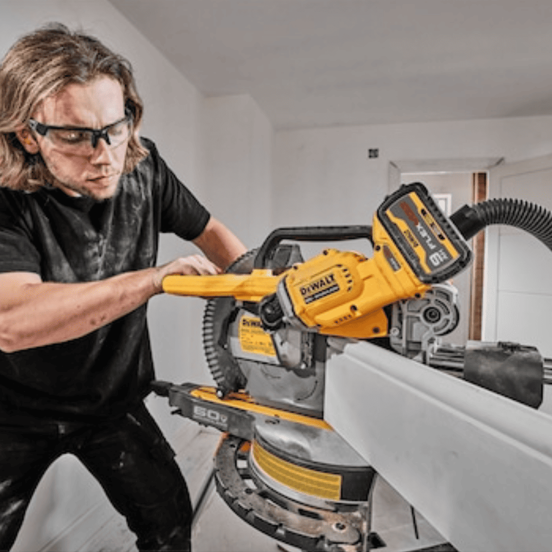 SIERRA INGLETEADORA DE 12’’ Y 60V DCS781B - COD:100721