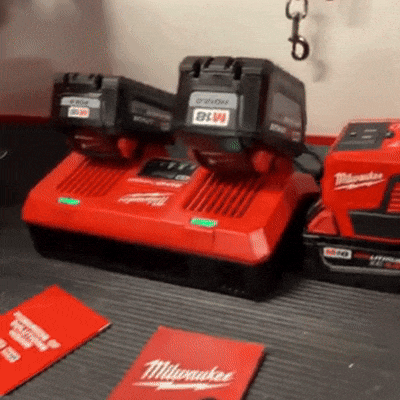 CARGADOR RÁPIDO MILWAUKEE 48-59-1802 - COD:101000