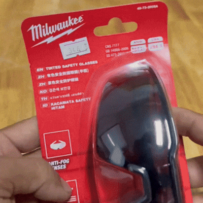 Gafas de Seguridad Ahumadas MILWAUKEE 48-73-2005A – Protección y Comodidad en Cada Trabajo